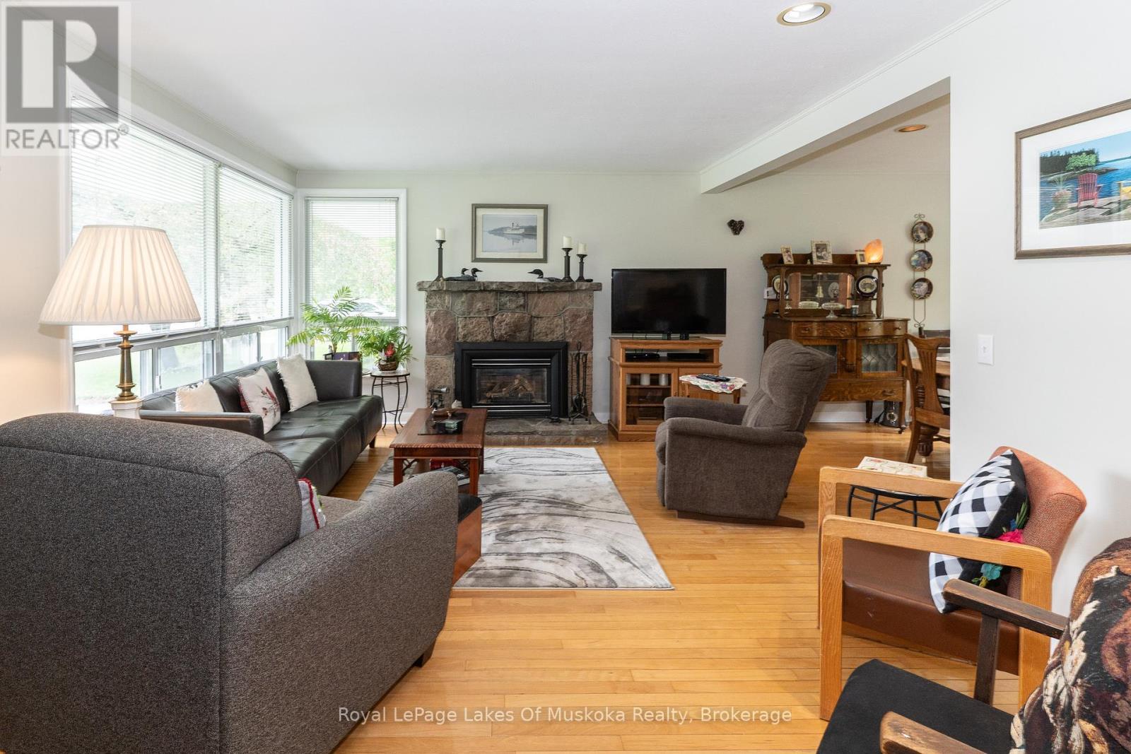 












555 SARAH STREET N

,
Gravenhurst (Muskoka (S)),




Ontario
P1P1E9

