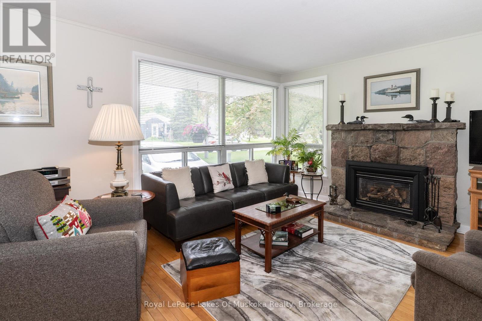 












555 SARAH STREET N

,
Gravenhurst (Muskoka (S)),




Ontario
P1P1E9

