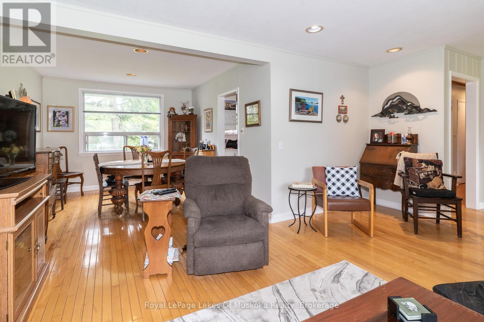 












555 SARAH STREET N

,
Gravenhurst (Muskoka (S)),




Ontario
P1P1E9

