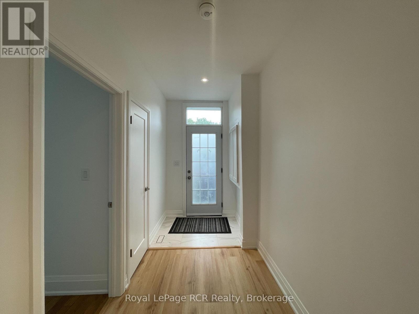 












- 1 - 61 CEDAR STREET

,
Collingwood,




Ontario
L9Y3A4

