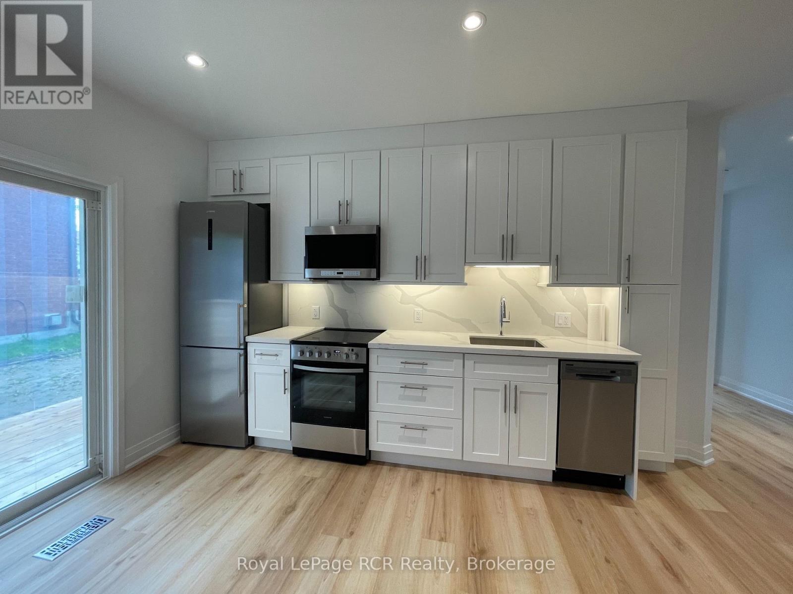 












- 1 - 61 CEDAR STREET

,
Collingwood,




Ontario
L9Y3A4


