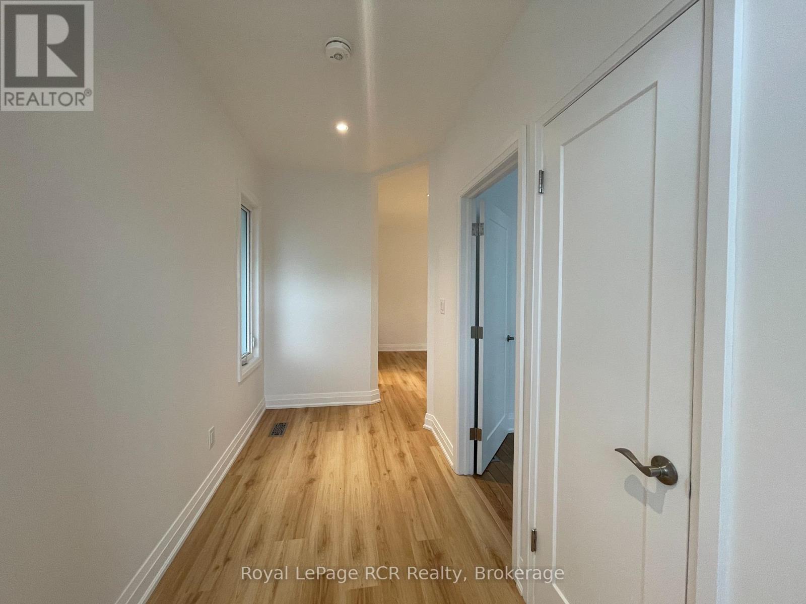 












- 1 - 61 CEDAR STREET

,
Collingwood,




Ontario
L9Y3A4

