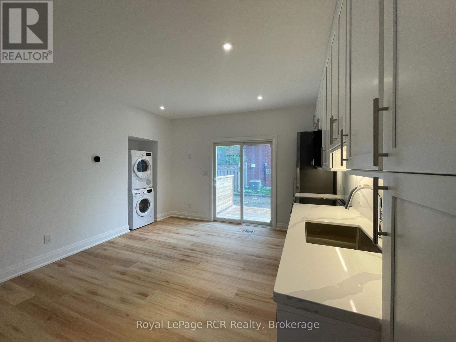 












- 1 - 61 CEDAR STREET

,
Collingwood,




Ontario
L9Y3A4

