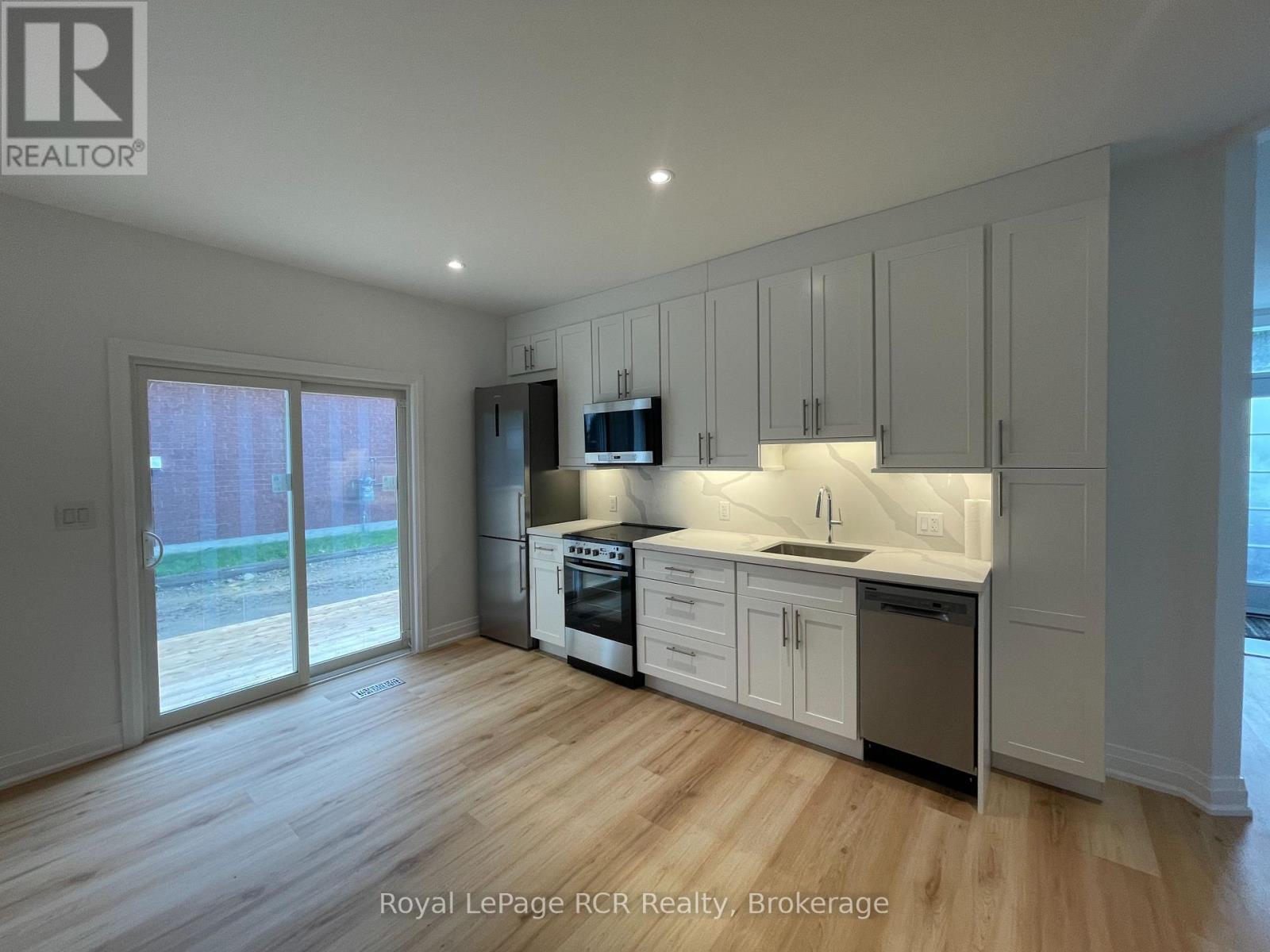 












- 1 - 61 CEDAR STREET

,
Collingwood,




Ontario
L9Y3A4

