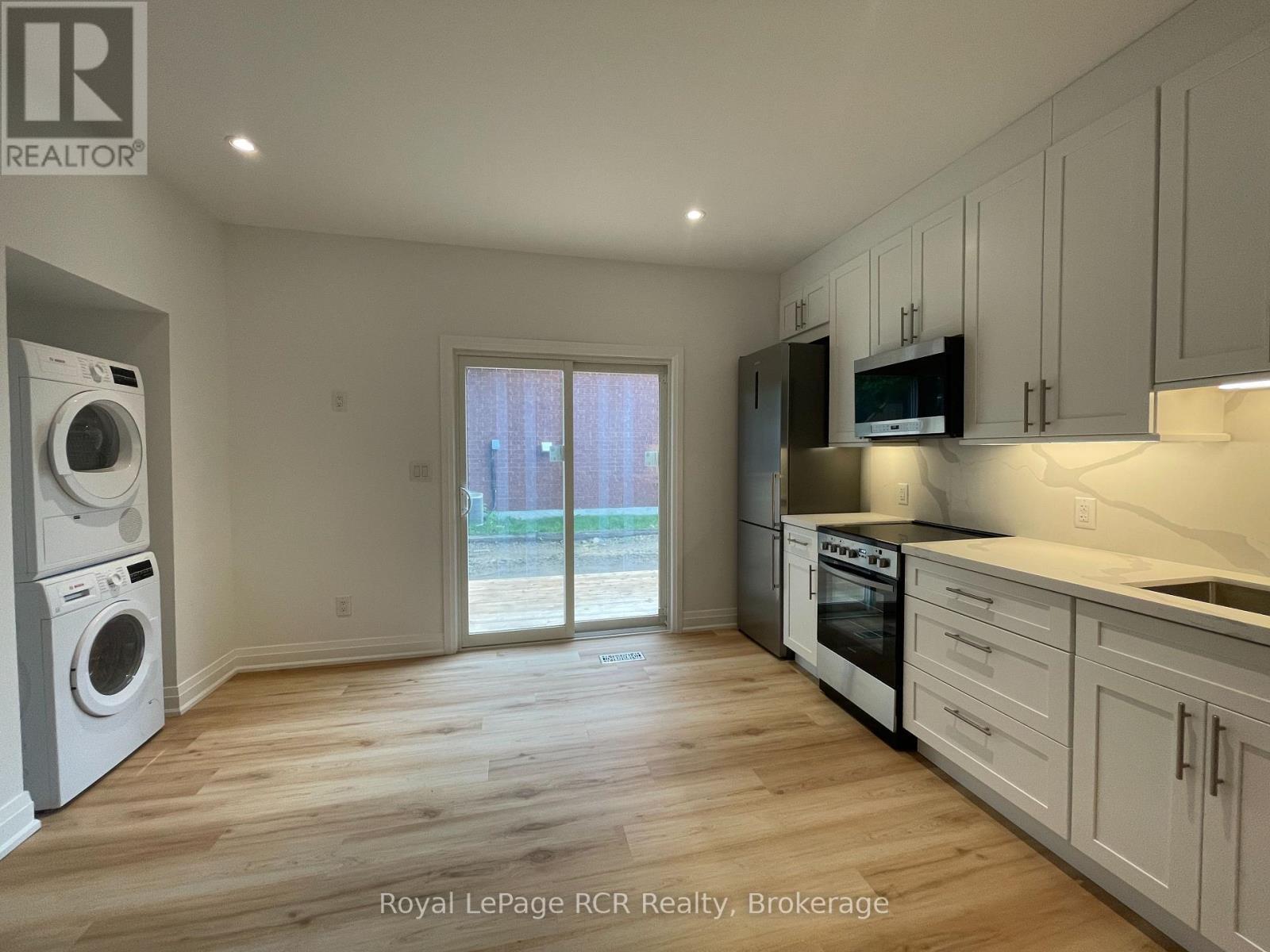 












- 1 - 61 CEDAR STREET

,
Collingwood,




Ontario
L9Y3A4

