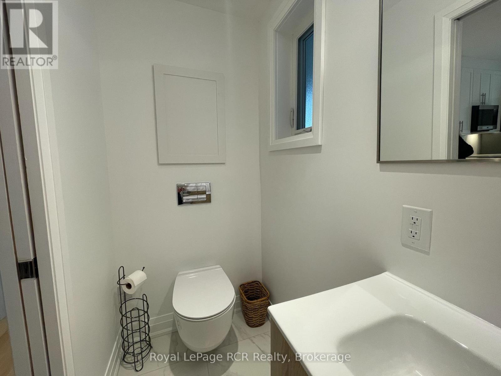 












- 1 - 61 CEDAR STREET

,
Collingwood,




Ontario
L9Y3A4

