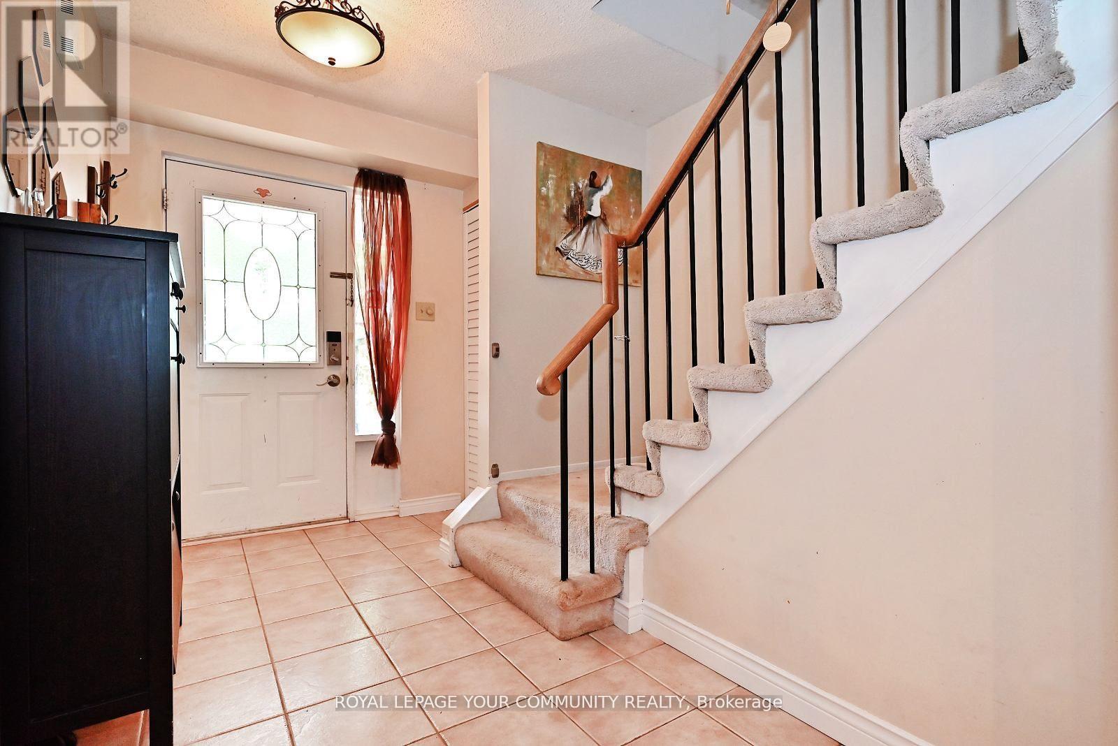 












304 MACIVER BOULEVARD

,
Newmarket,




Ontario
L3X1Y4


