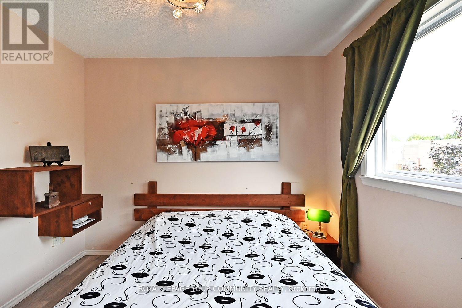 












304 MACIVER BOULEVARD

,
Newmarket,




Ontario
L3X1Y4

