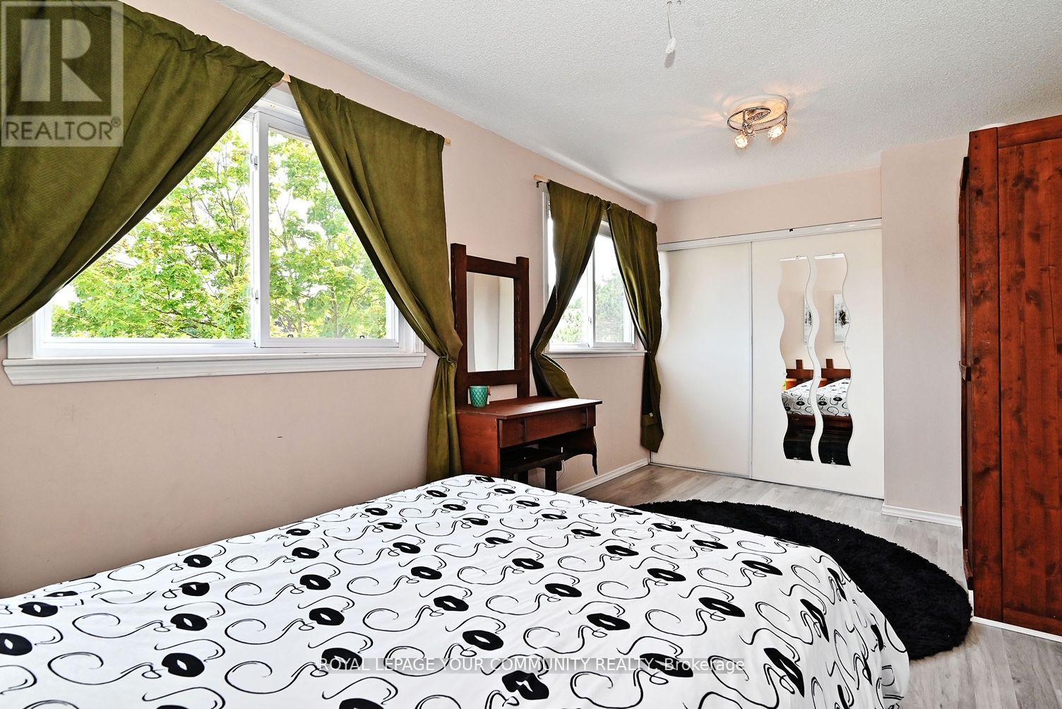 












304 MACIVER BOULEVARD

,
Newmarket,




Ontario
L3X1Y4

