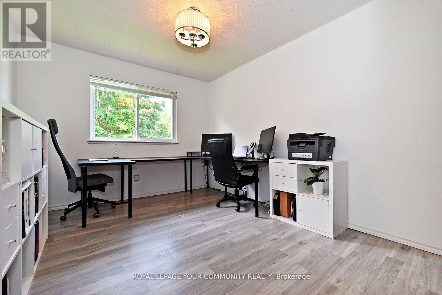 












304 MACIVER BOULEVARD

,
Newmarket,




Ontario
L3X1Y4

