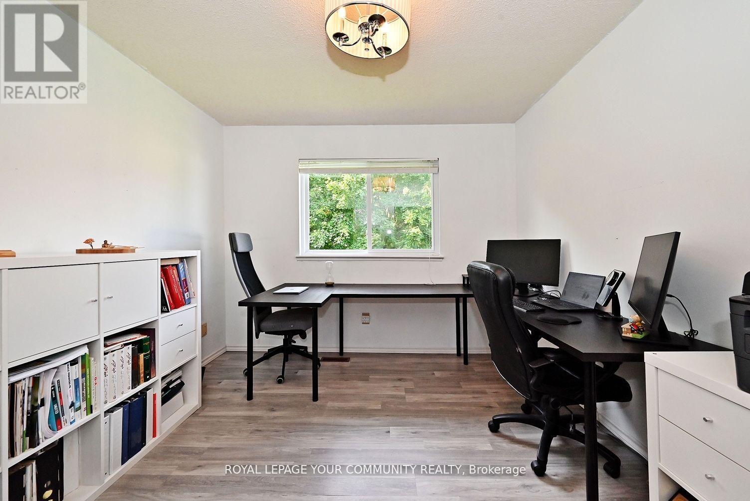 












304 MACIVER BOULEVARD

,
Newmarket,




Ontario
L3X1Y4

