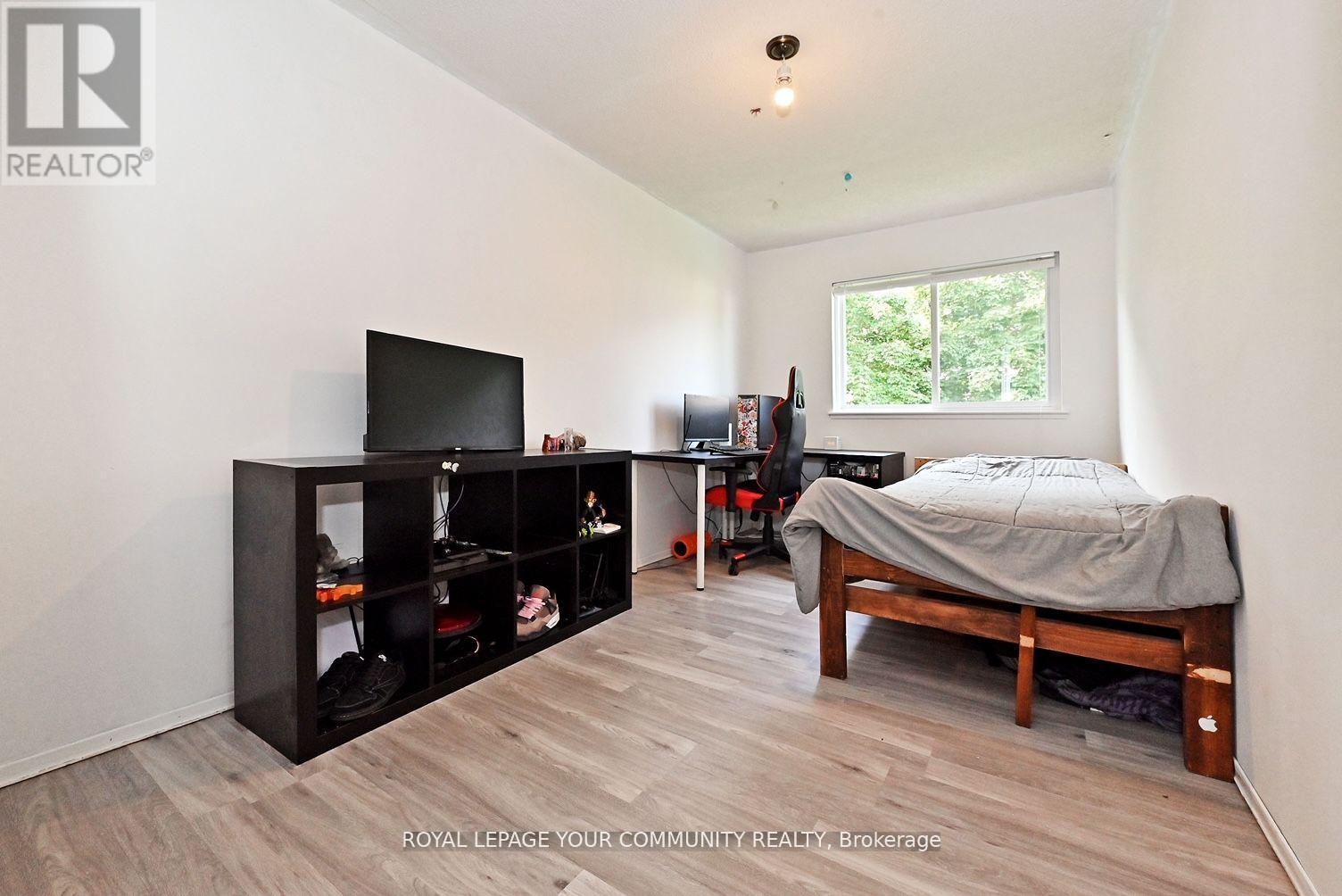 












304 MACIVER BOULEVARD

,
Newmarket,




Ontario
L3X1Y4


