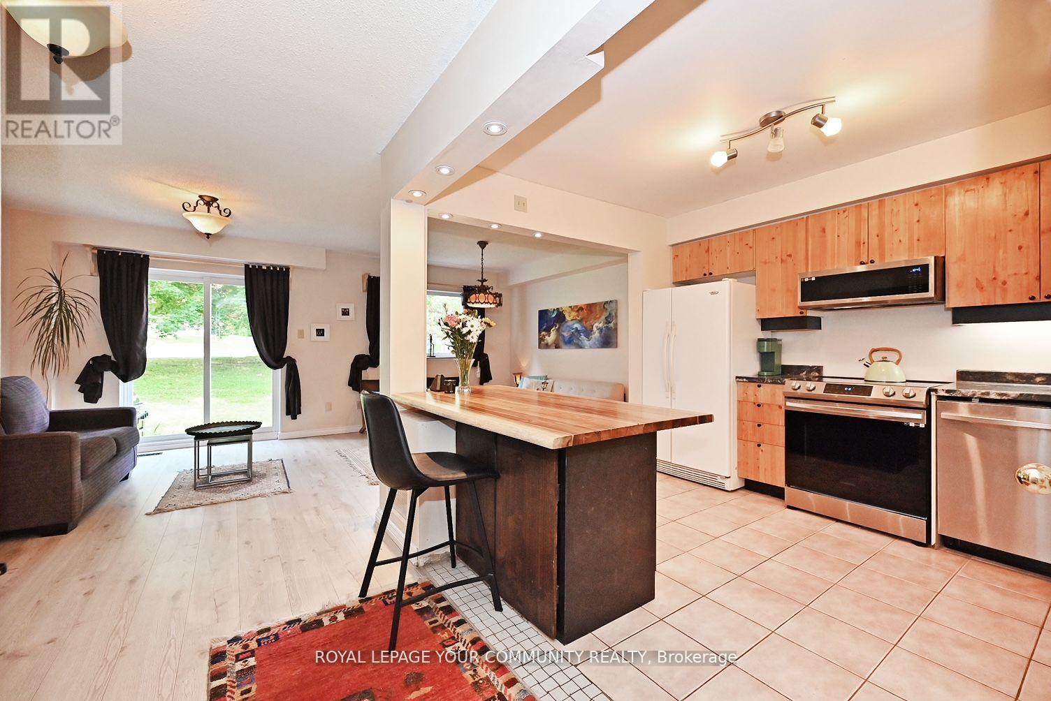 












304 MACIVER BOULEVARD

,
Newmarket,




Ontario
L3X1Y4

