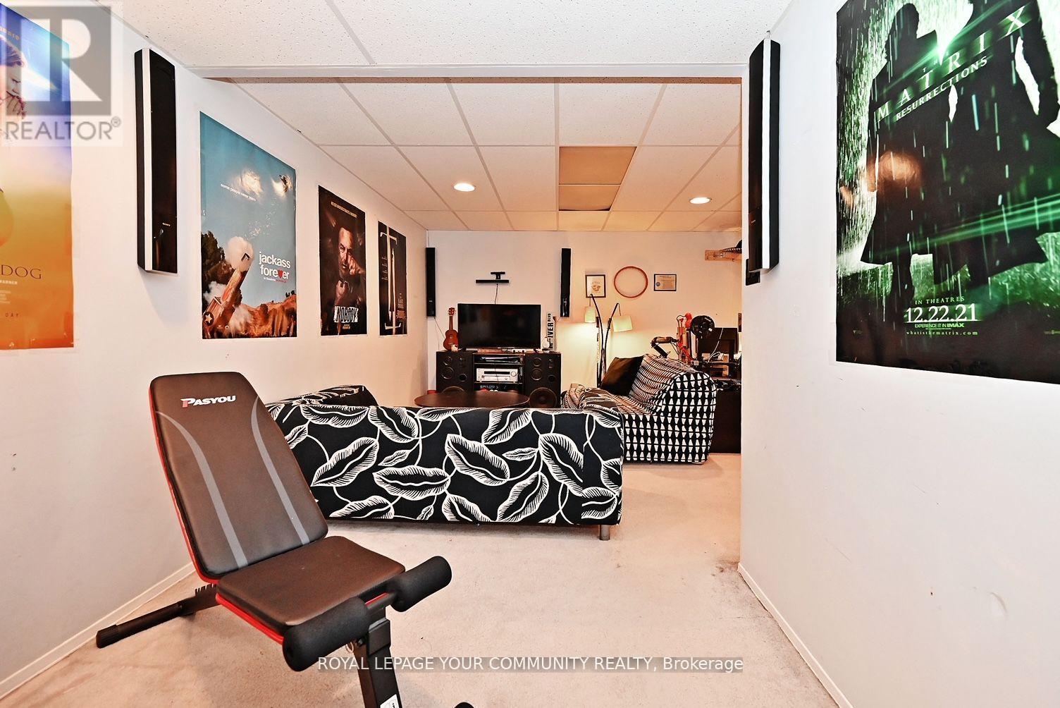 












304 MACIVER BOULEVARD

,
Newmarket,




Ontario
L3X1Y4

