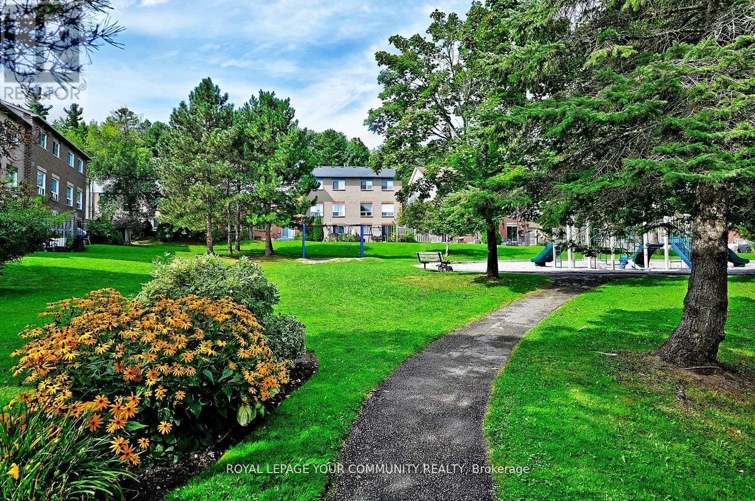 












304 MACIVER BOULEVARD

,
Newmarket,




Ontario
L3X1Y4

