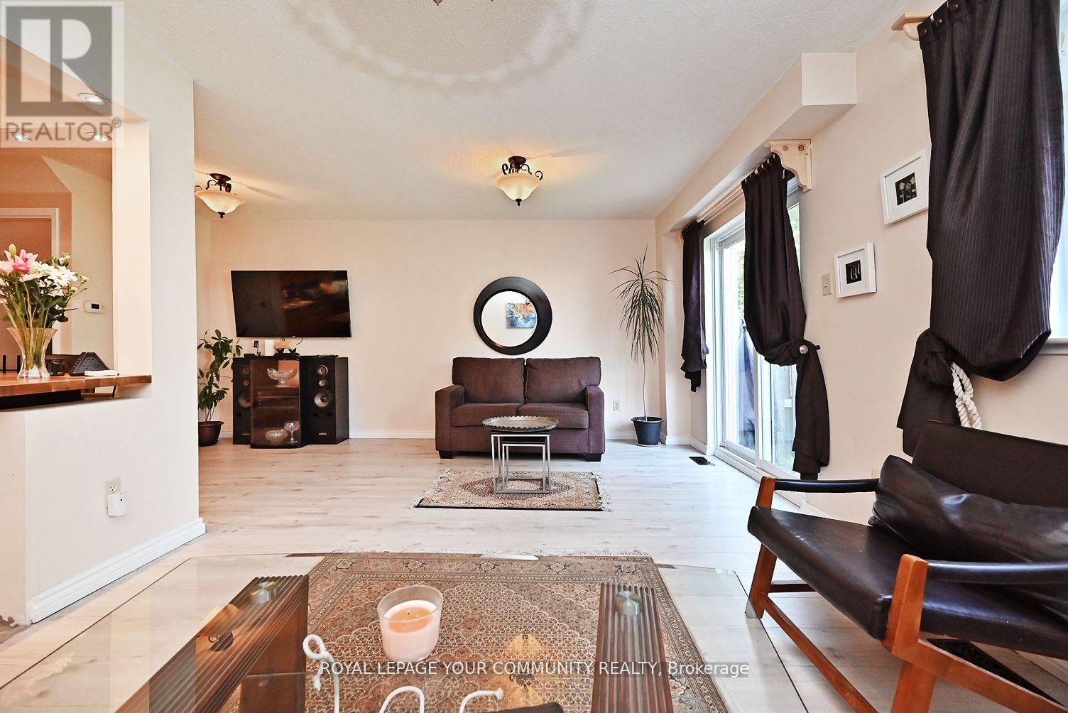 












304 MACIVER BOULEVARD

,
Newmarket,




Ontario
L3X1Y4

