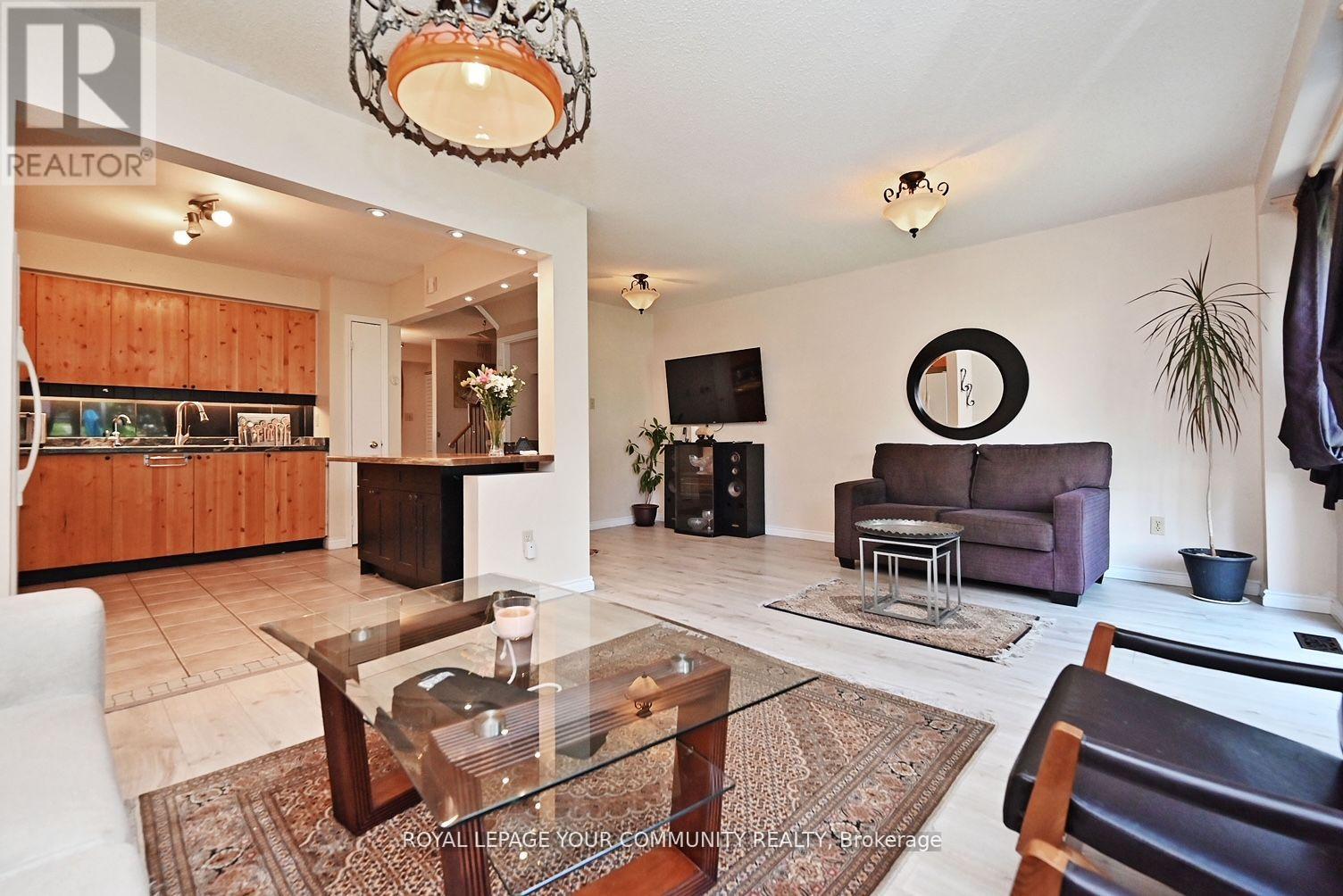 












304 MACIVER BOULEVARD

,
Newmarket,




Ontario
L3X1Y4

