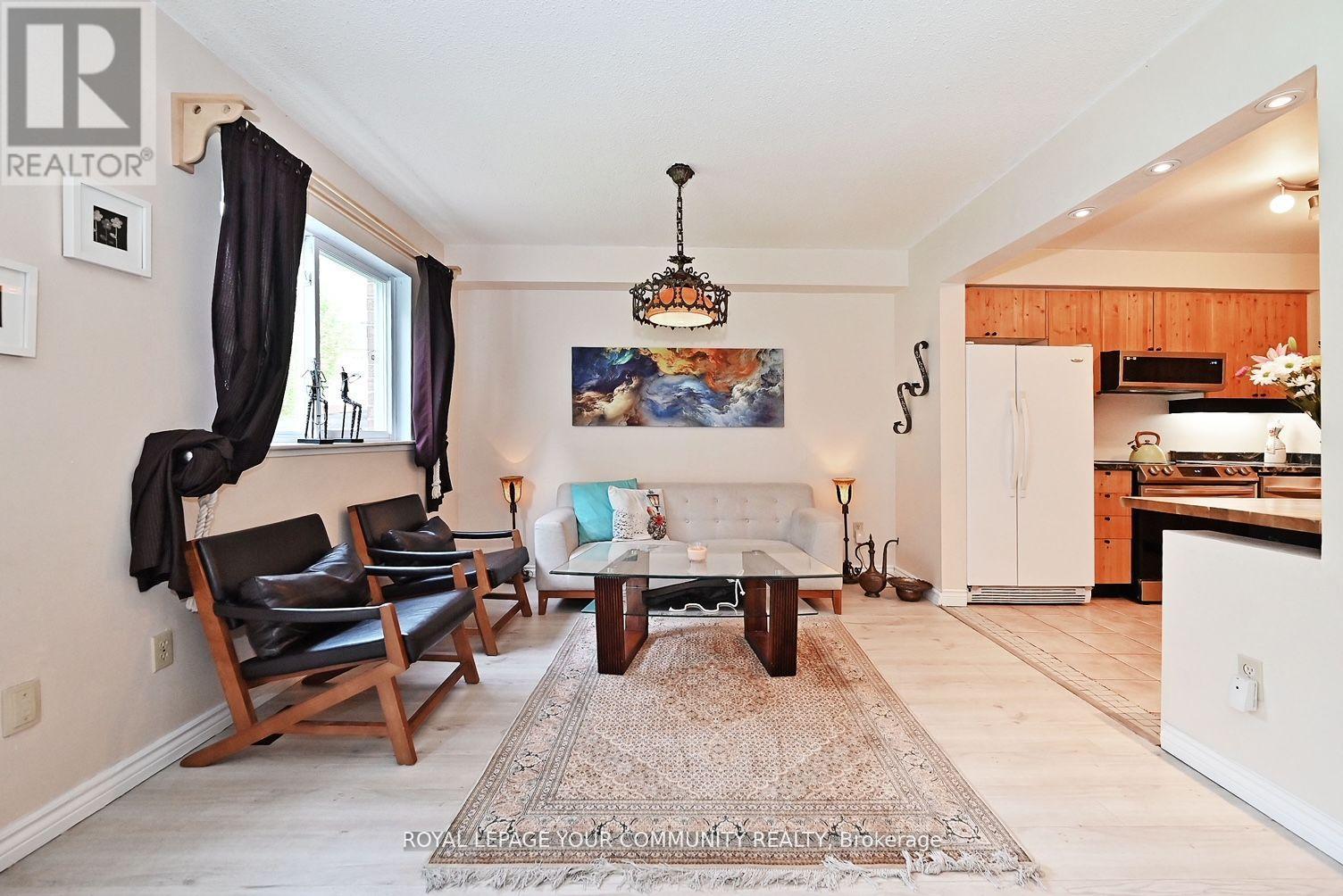 












304 MACIVER BOULEVARD

,
Newmarket,




Ontario
L3X1Y4

