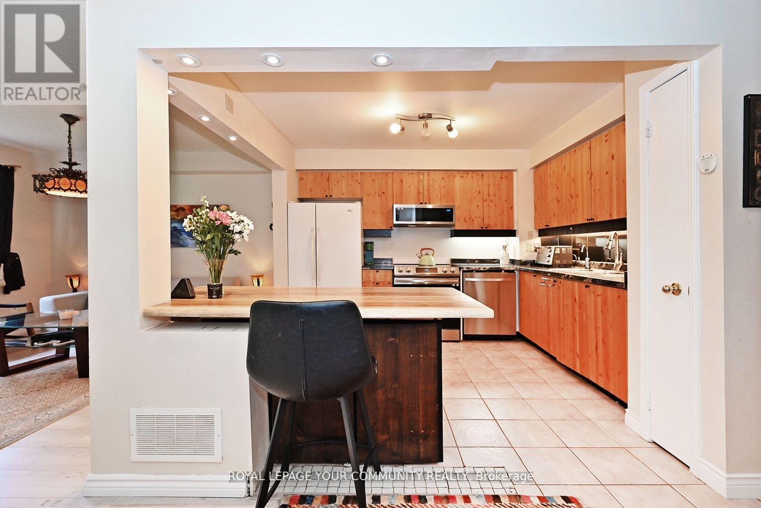 












304 MACIVER BOULEVARD

,
Newmarket,




Ontario
L3X1Y4

