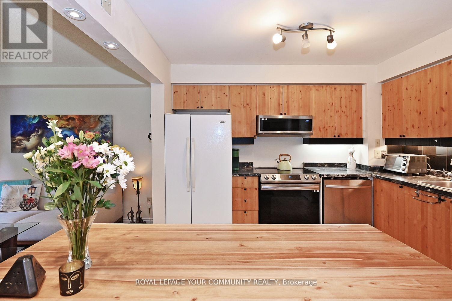 












304 MACIVER BOULEVARD

,
Newmarket,




Ontario
L3X1Y4

