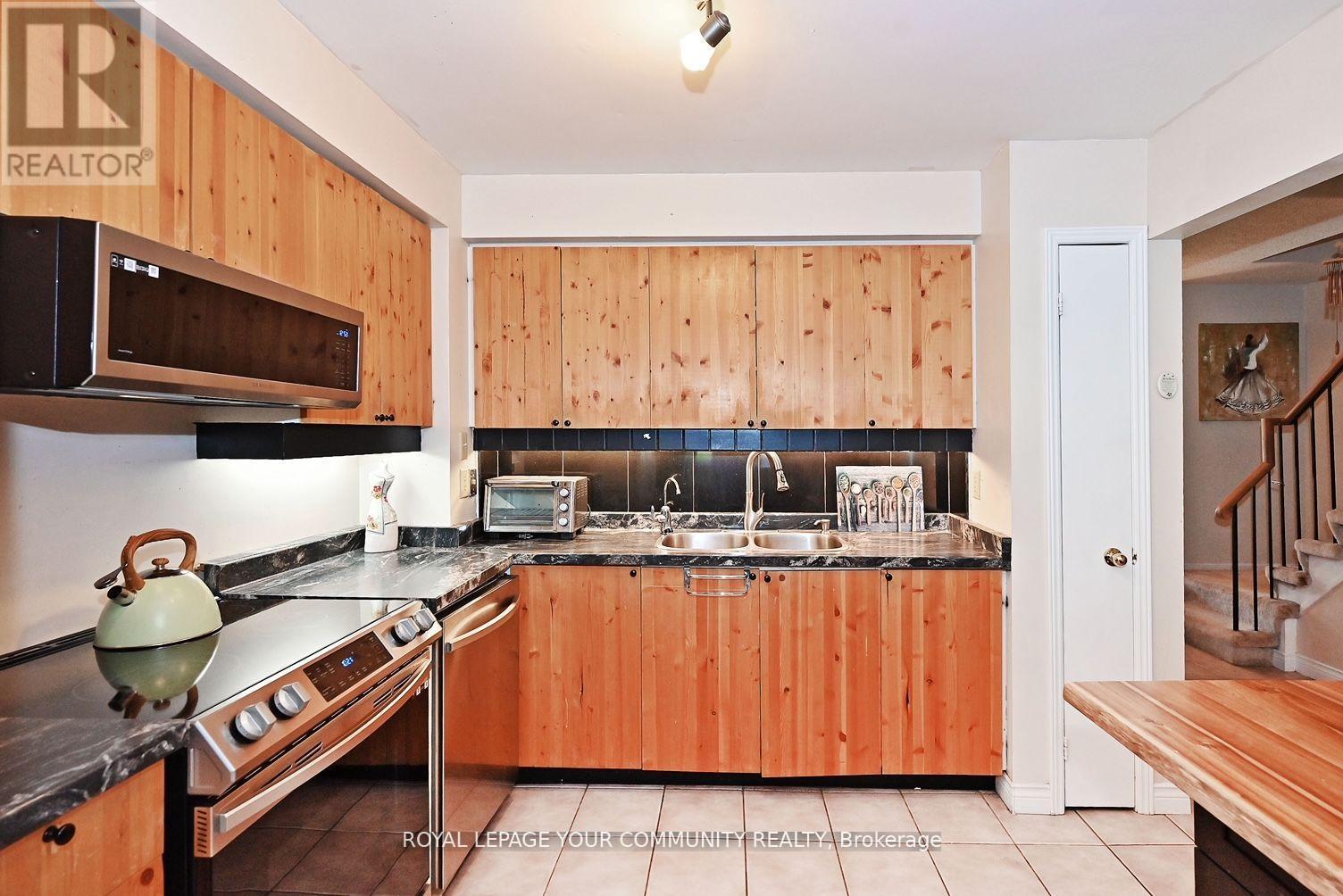 












304 MACIVER BOULEVARD

,
Newmarket,




Ontario
L3X1Y4

