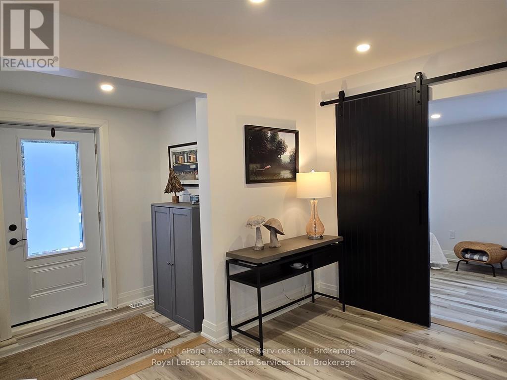 












4 6TH STREET

,
Grimsby (Grimsby Beach),




Ontario
L3M2T3

