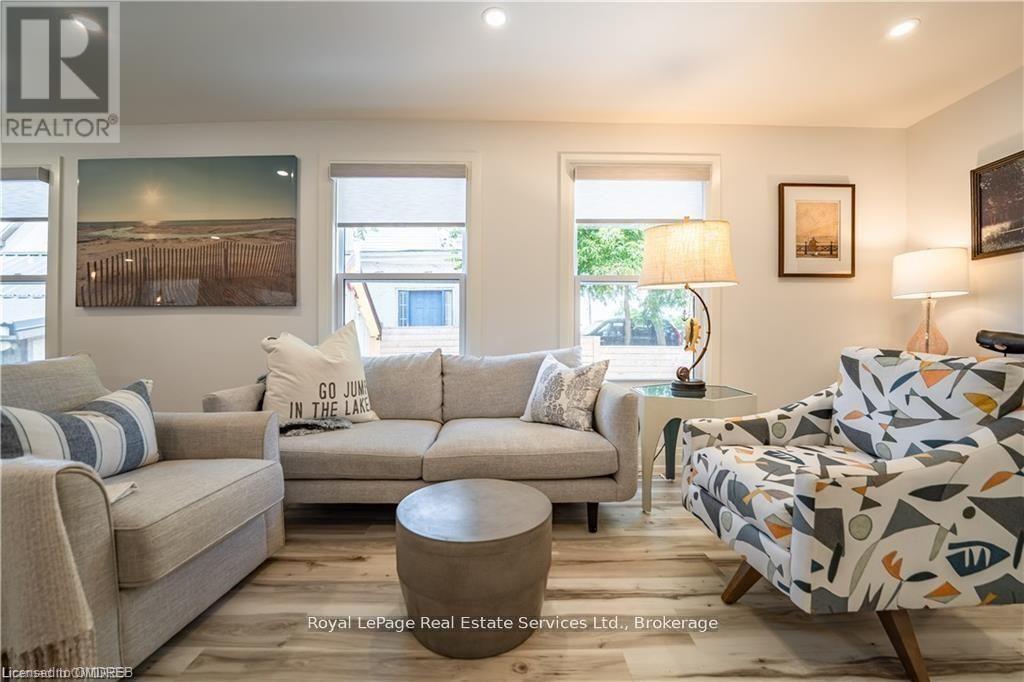 












4 6TH STREET

,
Grimsby (Grimsby Beach),




Ontario
L3M2T3

