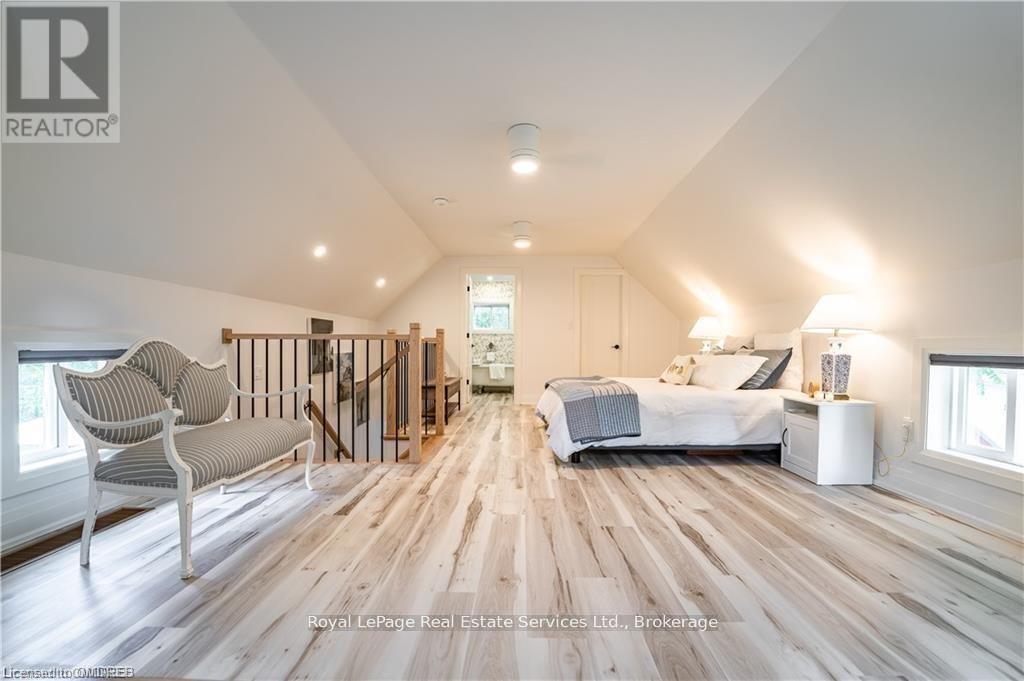 












4 6TH STREET

,
Grimsby (Grimsby Beach),




Ontario
L3M2T3

