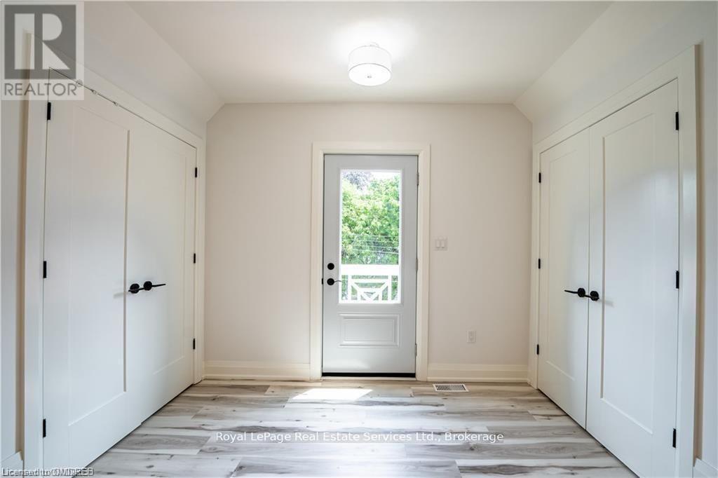 












4 6TH STREET

,
Grimsby (Grimsby Beach),




Ontario
L3M2T3

