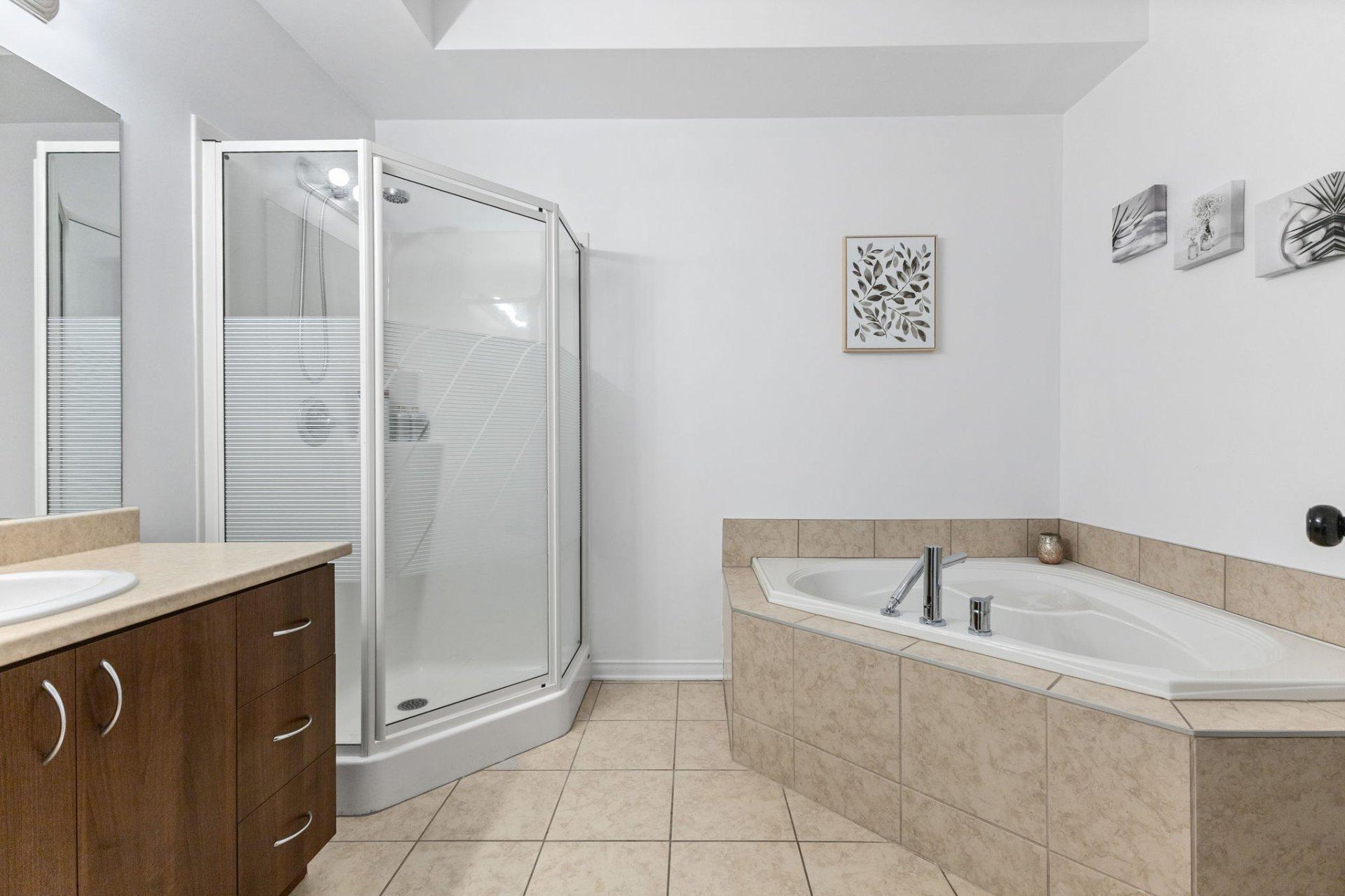 









817


Boul. de la Cité

, 3,
Gatineau (Gatineau),




QC
J8R0G2

