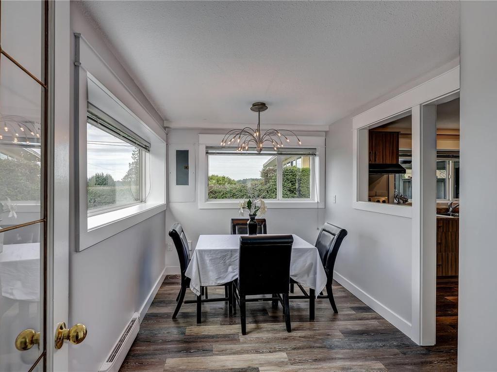 









985


Malaspina

Cres,
Nanaimo,




BC
V9S 2Z9

