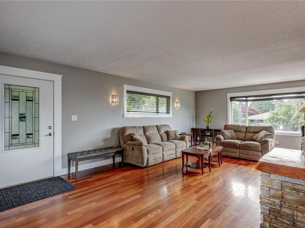 









985


Malaspina

Cres,
Nanaimo,




BC
V9S 2Z9

