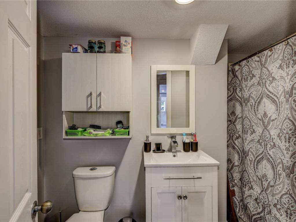 









985


Malaspina

Cres,
Nanaimo,




BC
V9S 2Z9

