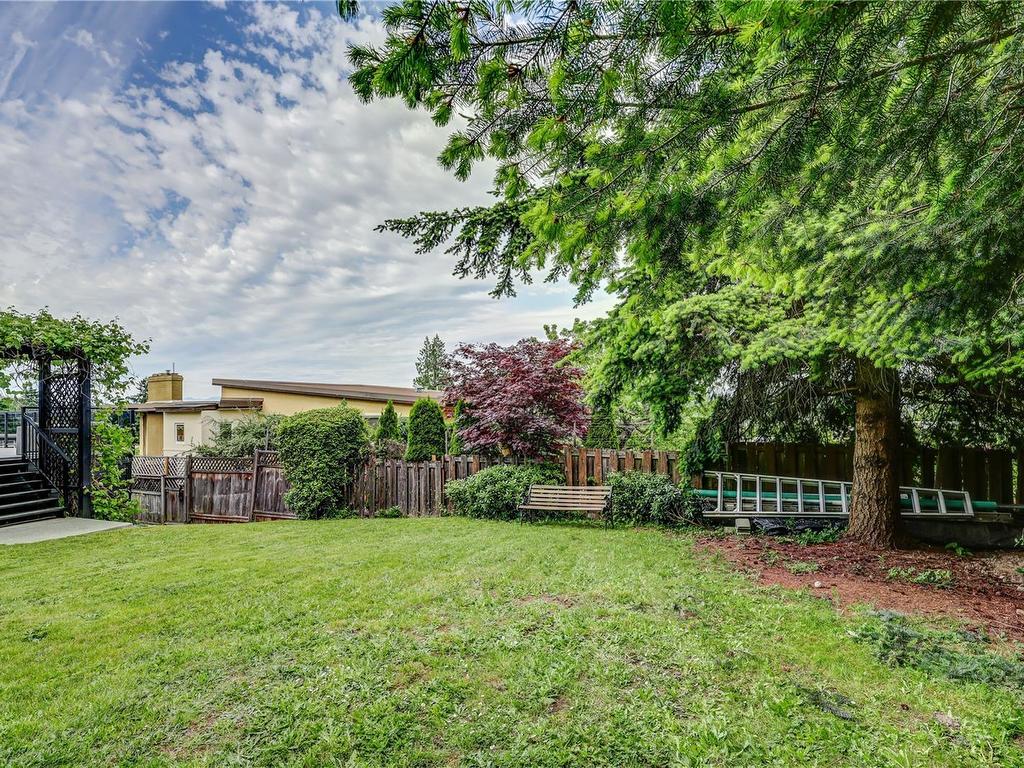









985


Malaspina

Cres,
Nanaimo,




BC
V9S 2Z9


