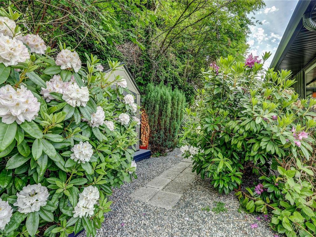 









985


Malaspina

Cres,
Nanaimo,




BC
V9S 2Z9

