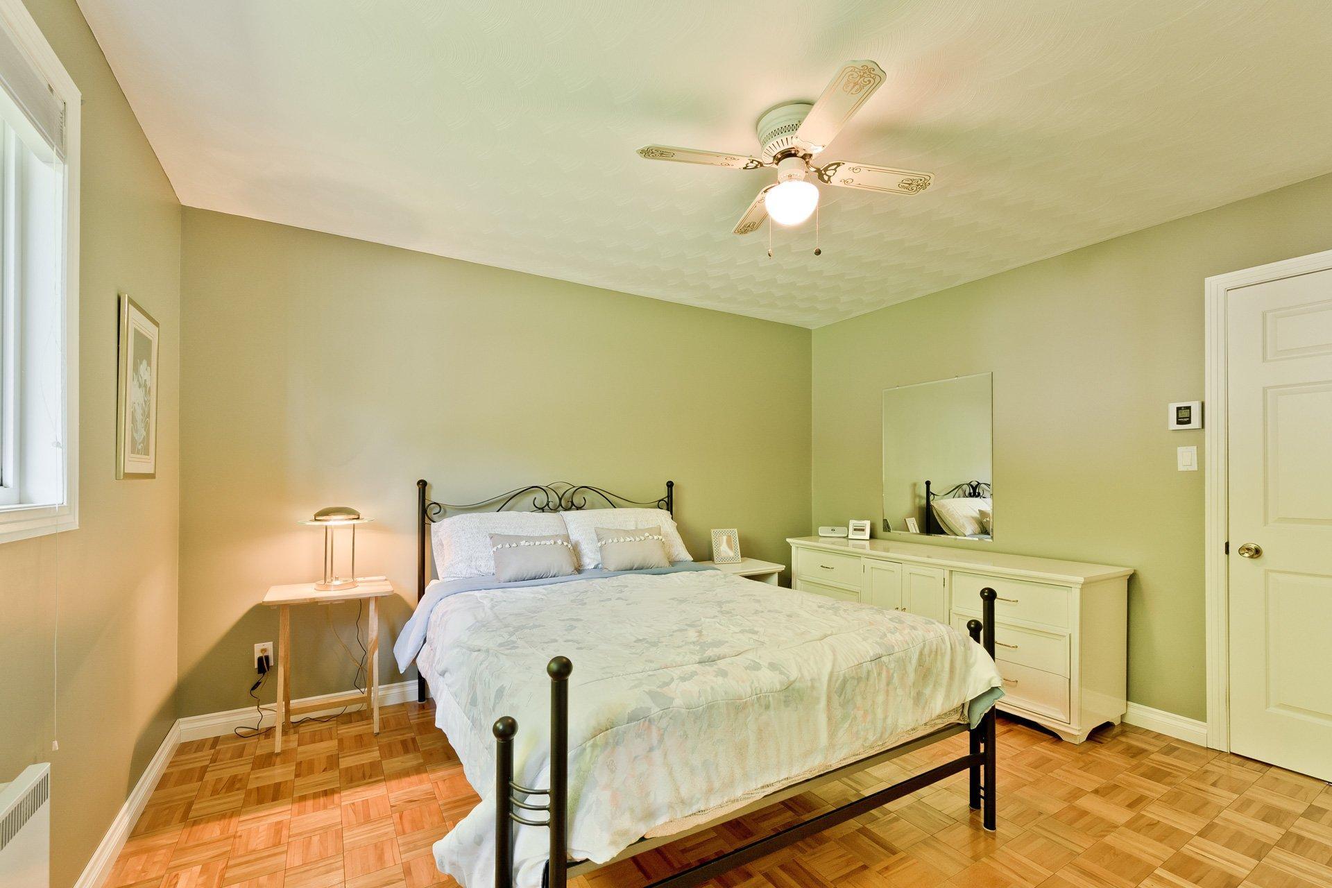 









444


Rue Jeanne-Mance

,
Coaticook,




QC
J1A1W5

