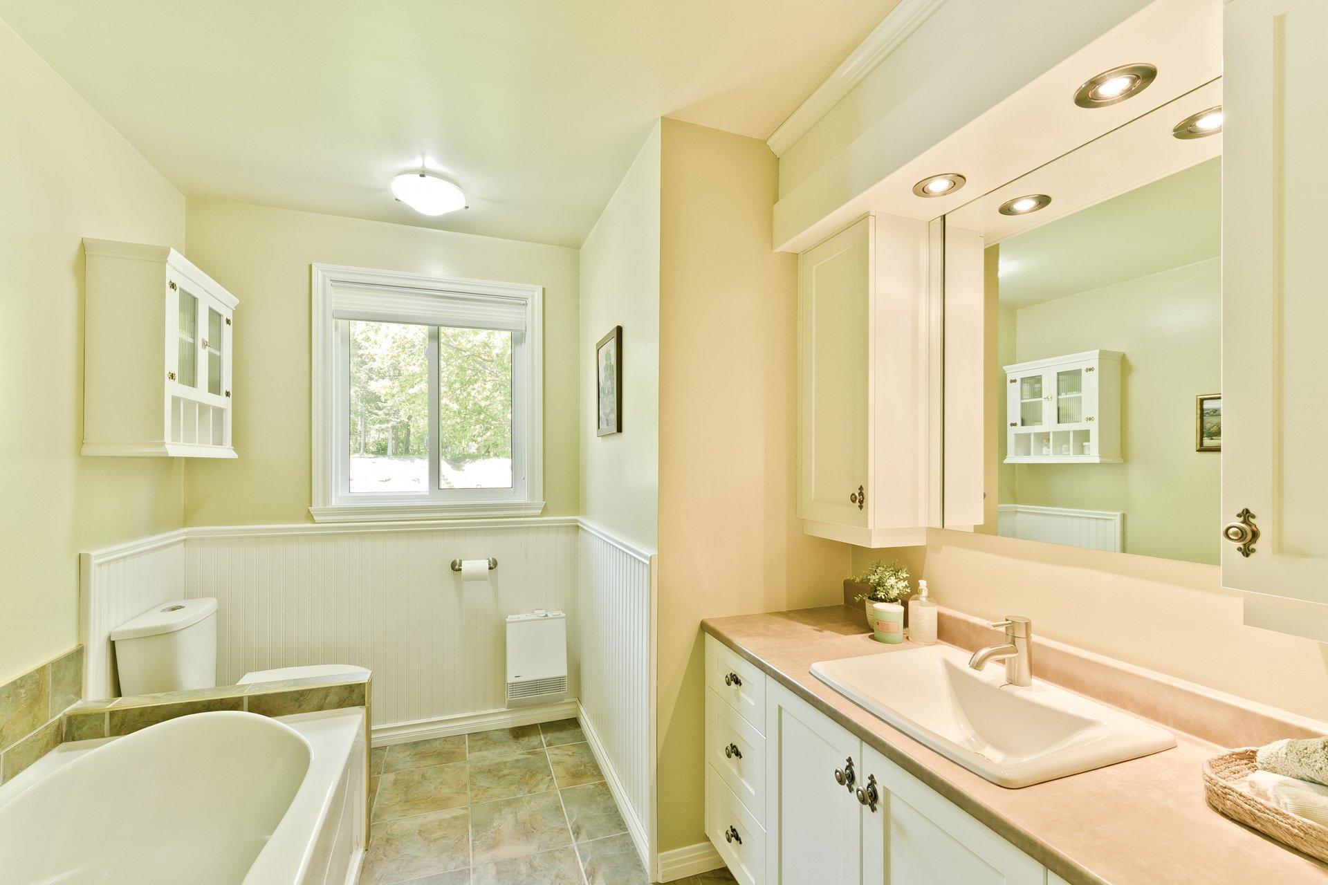 









444


Rue Jeanne-Mance

,
Coaticook,




QC
J1A1W5

