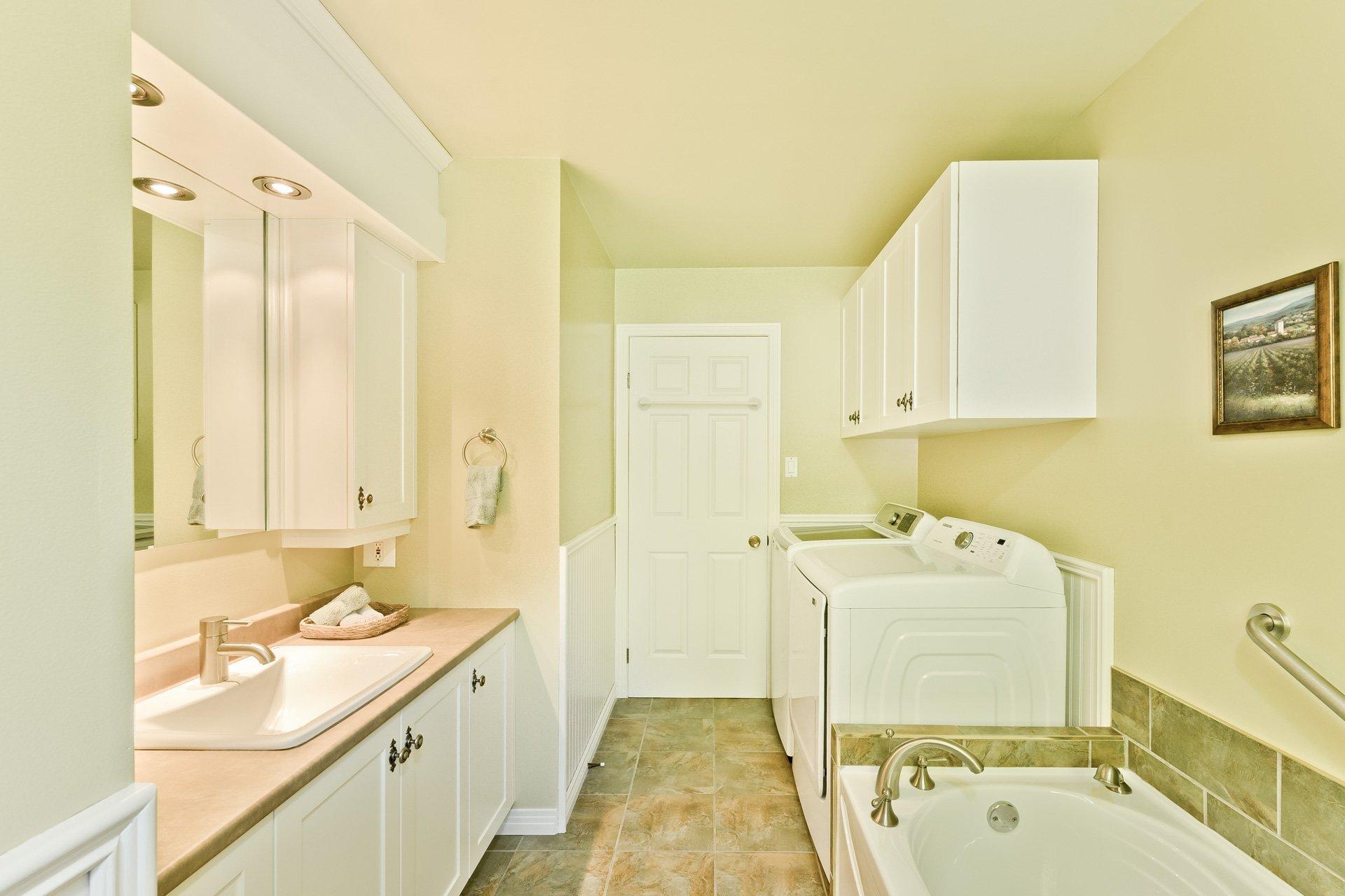 









444


Rue Jeanne-Mance

,
Coaticook,




QC
J1A1W5

