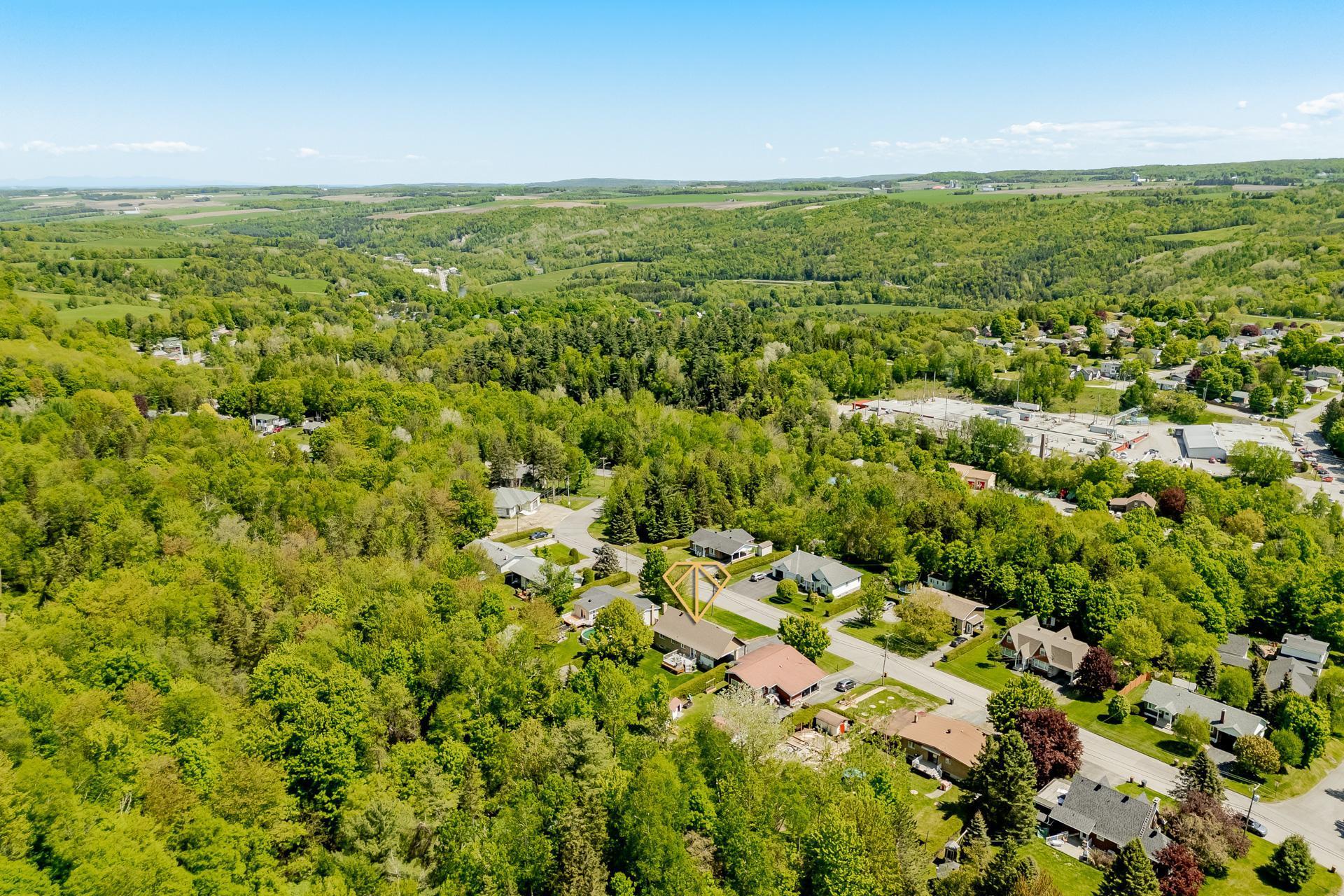 









444


Rue Jeanne-Mance

,
Coaticook,




QC
J1A1W5


