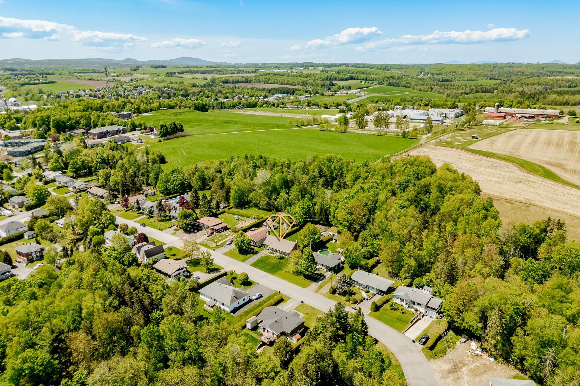 









444


Rue Jeanne-Mance

,
Coaticook,




QC
J1A1W5

