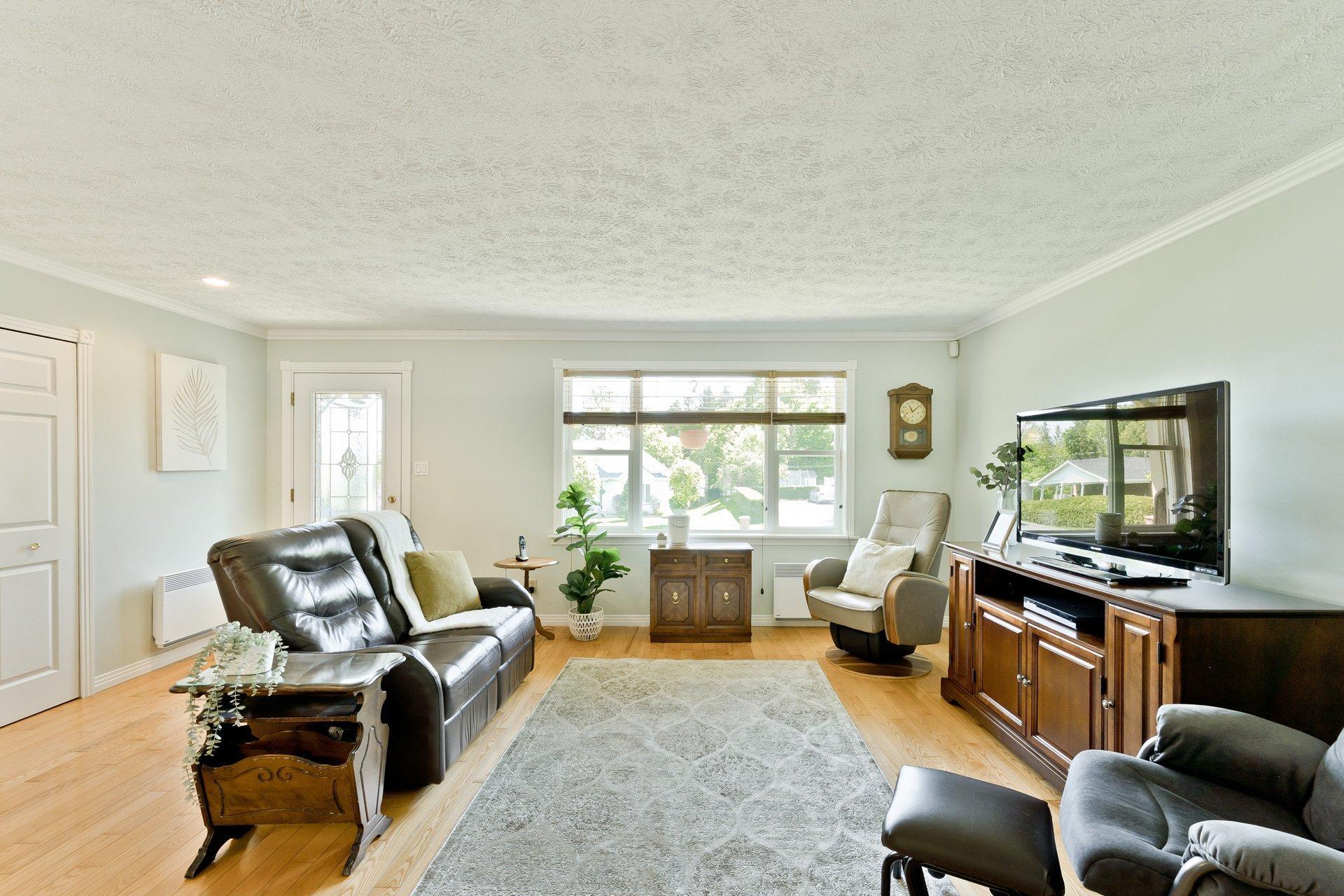 









444


Rue Jeanne-Mance

,
Coaticook,




QC
J1A1W5

