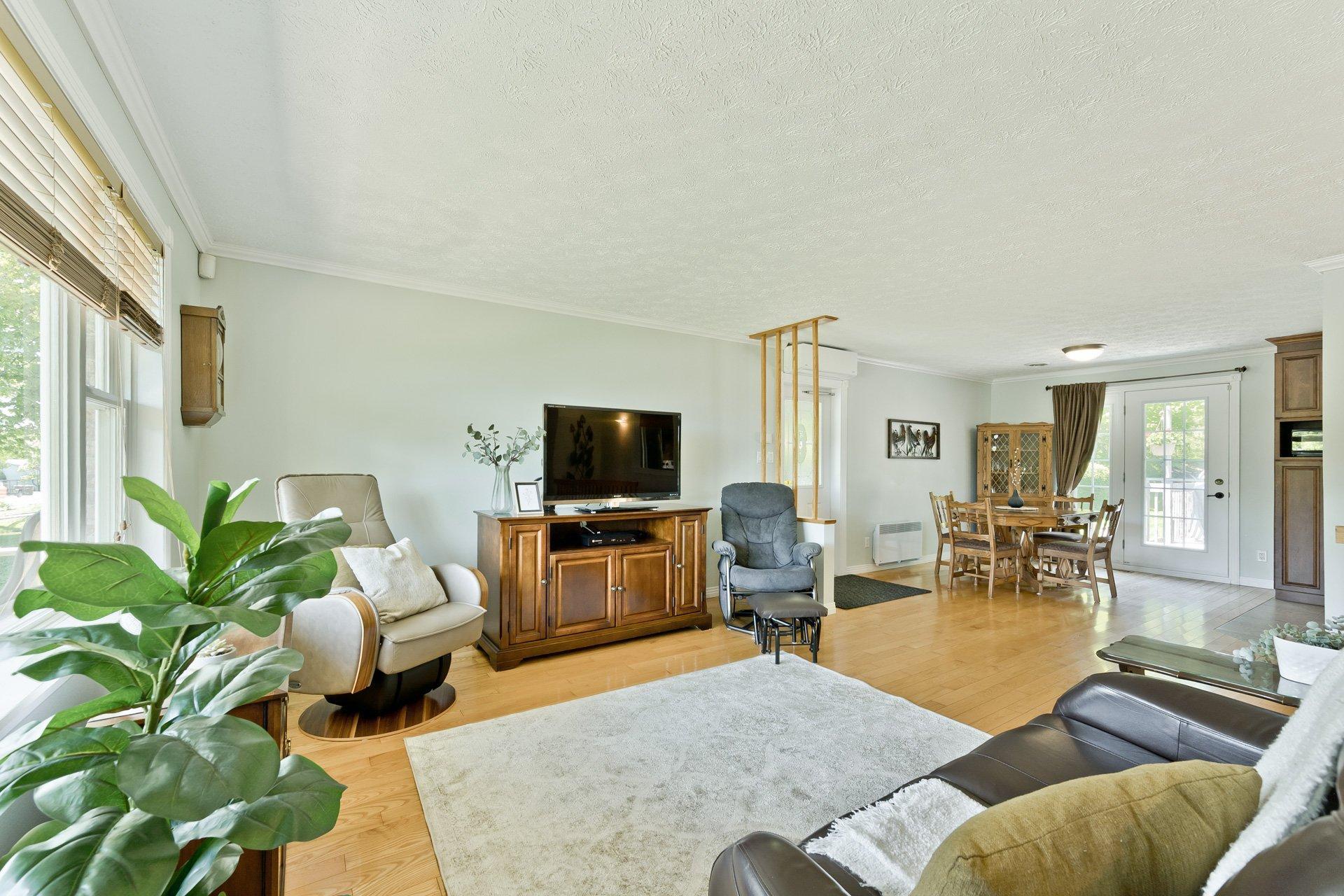 









444


Rue Jeanne-Mance

,
Coaticook,




QC
J1A1W5

