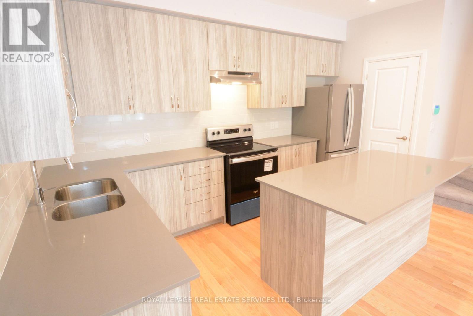 












15 - 40 BAYNES WAY

,
Bradford West Gwillimbury,




Ontario
L3Z4M4

