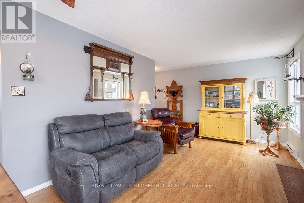 












E - 3066 COUNCILLORS WAY

,
Ottawa,




Ontario
K1T2S7

