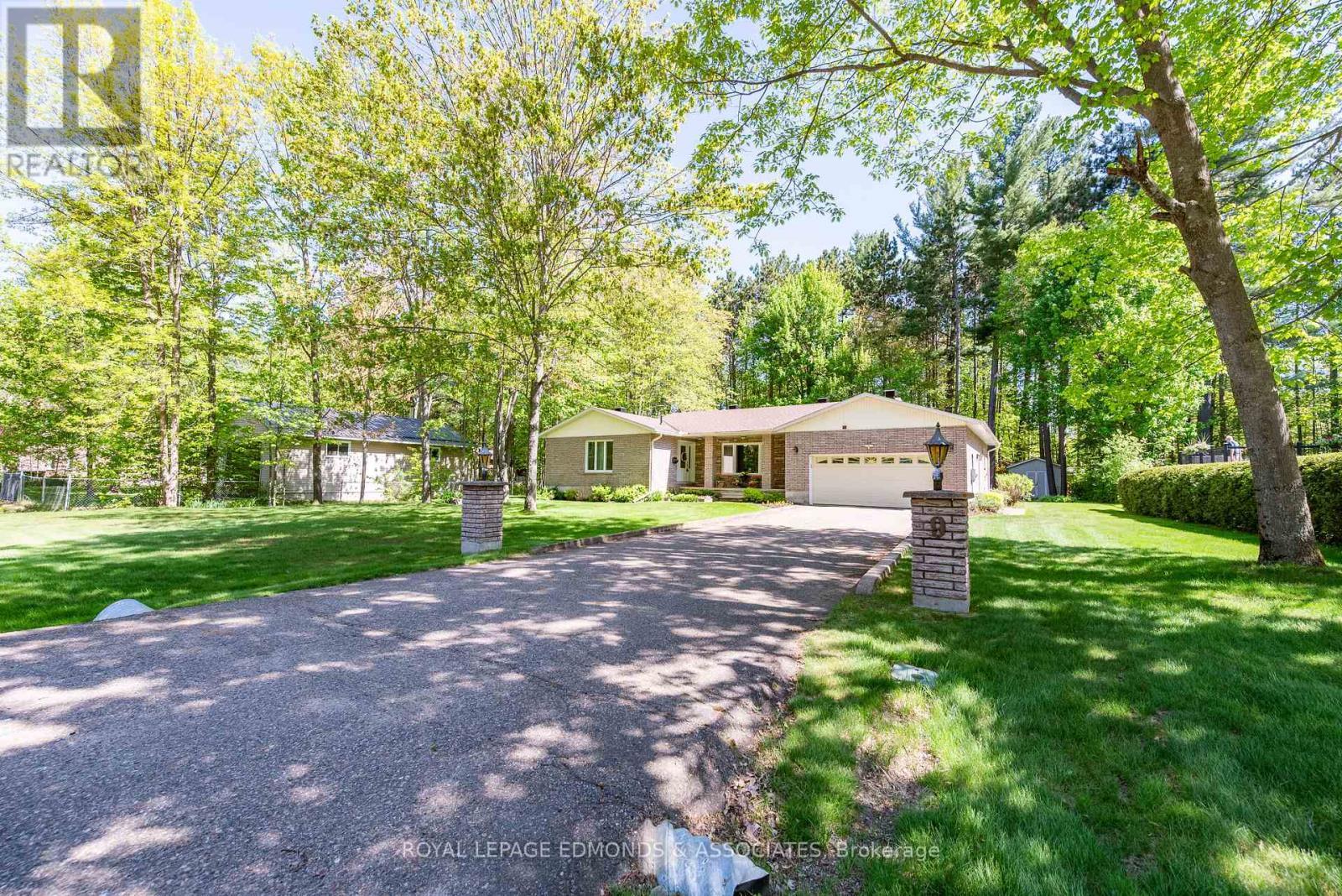 












9 HERITAGE DRIVE

,
Petawawa,




Ontario
K8H3J5

