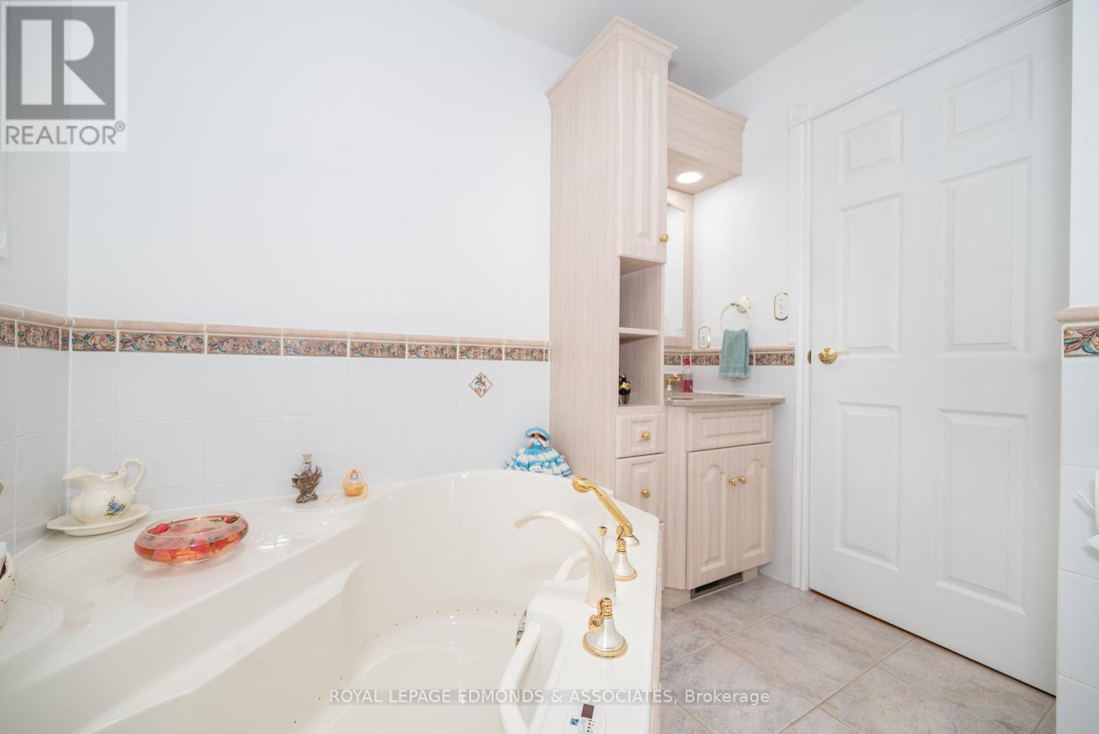 












9 HERITAGE DRIVE

,
Petawawa,




Ontario
K8H3J5

