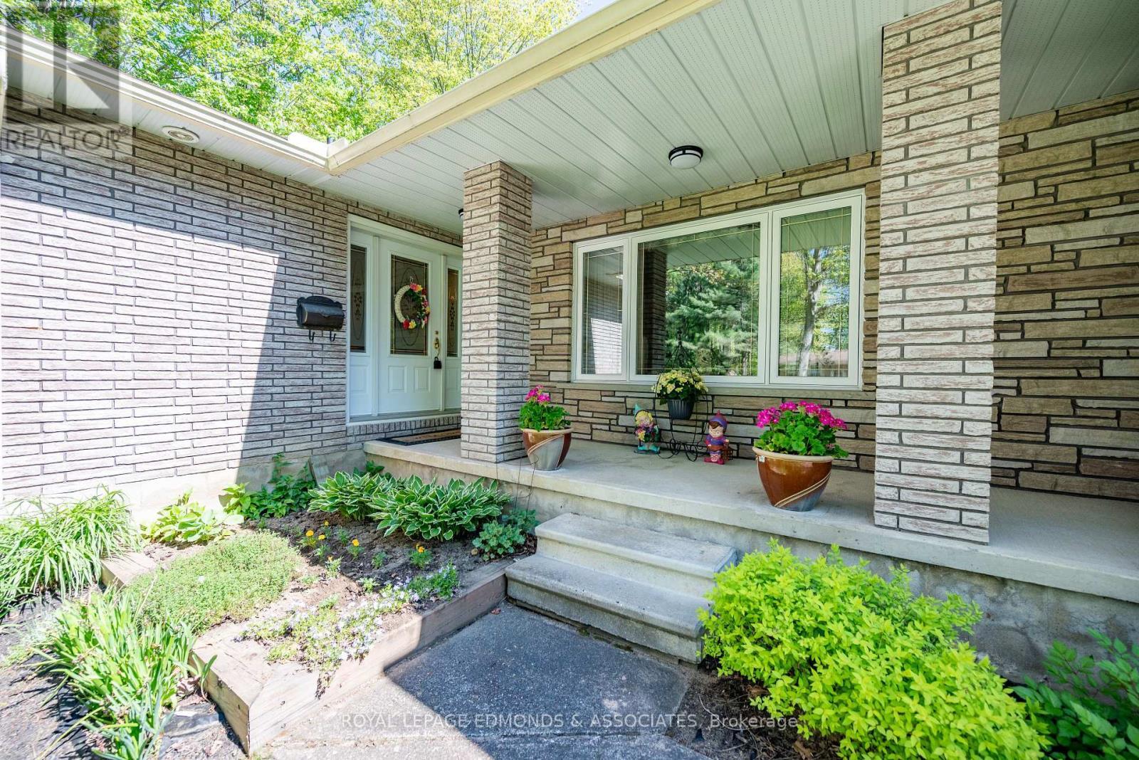 












9 HERITAGE DRIVE

,
Petawawa,




Ontario
K8H3J5

