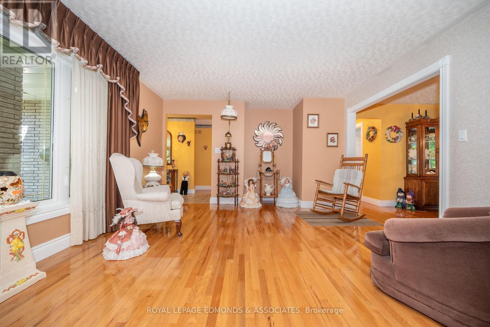 












9 HERITAGE DRIVE

,
Petawawa,




Ontario
K8H3J5

