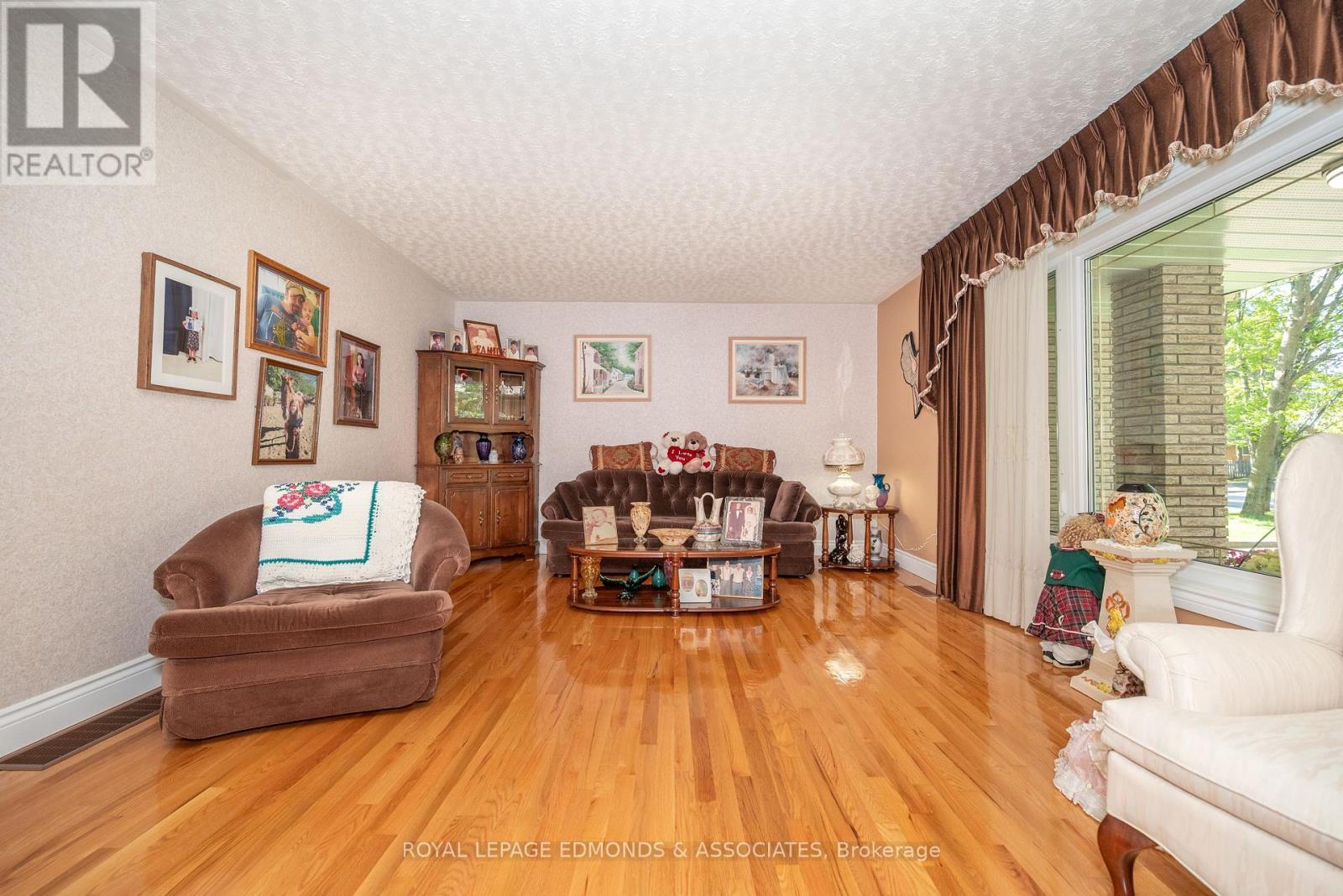 












9 HERITAGE DRIVE

,
Petawawa,




Ontario
K8H3J5

