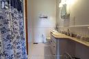 Rembrandt ensuite bath